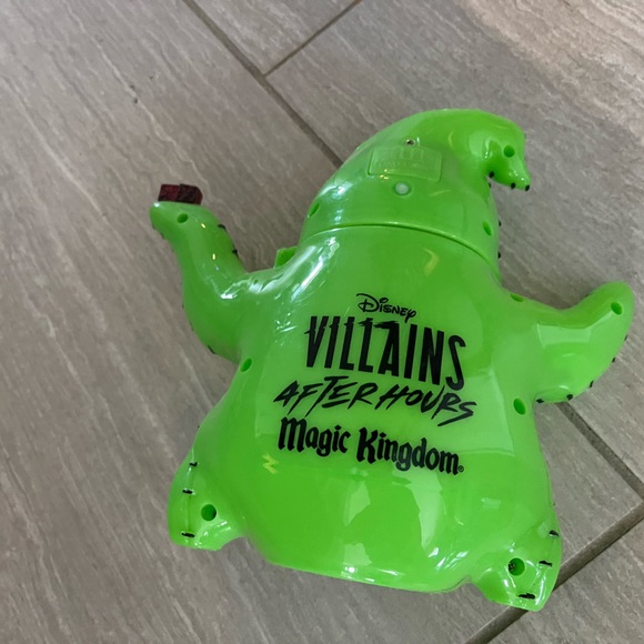 Oogie Boogie light-up sipper cup from Disney - Picture 2 of 5